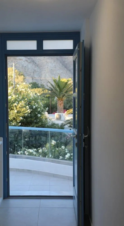 Captain Lazaros Detached Beach Villa and Suites