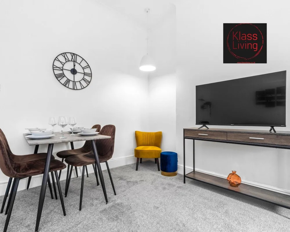 One Bedroom Apartment by Klass Living Serviced Accommodation Coatbridge - Garturk Apartment With Wifi  and Parking