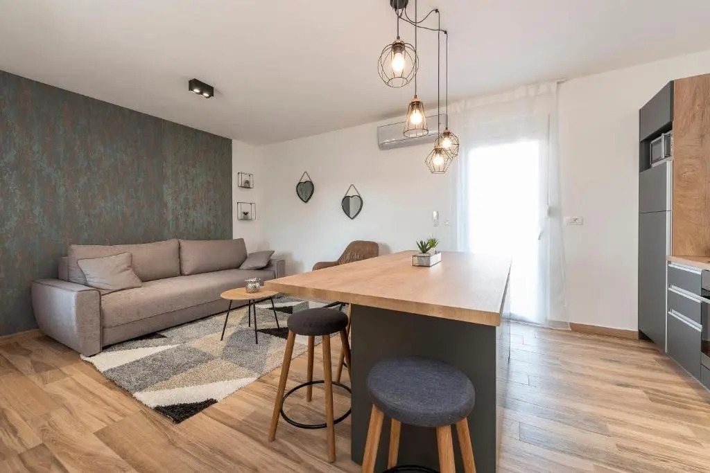 LUXURY APARTMENTS - LA VIR 3 & 4