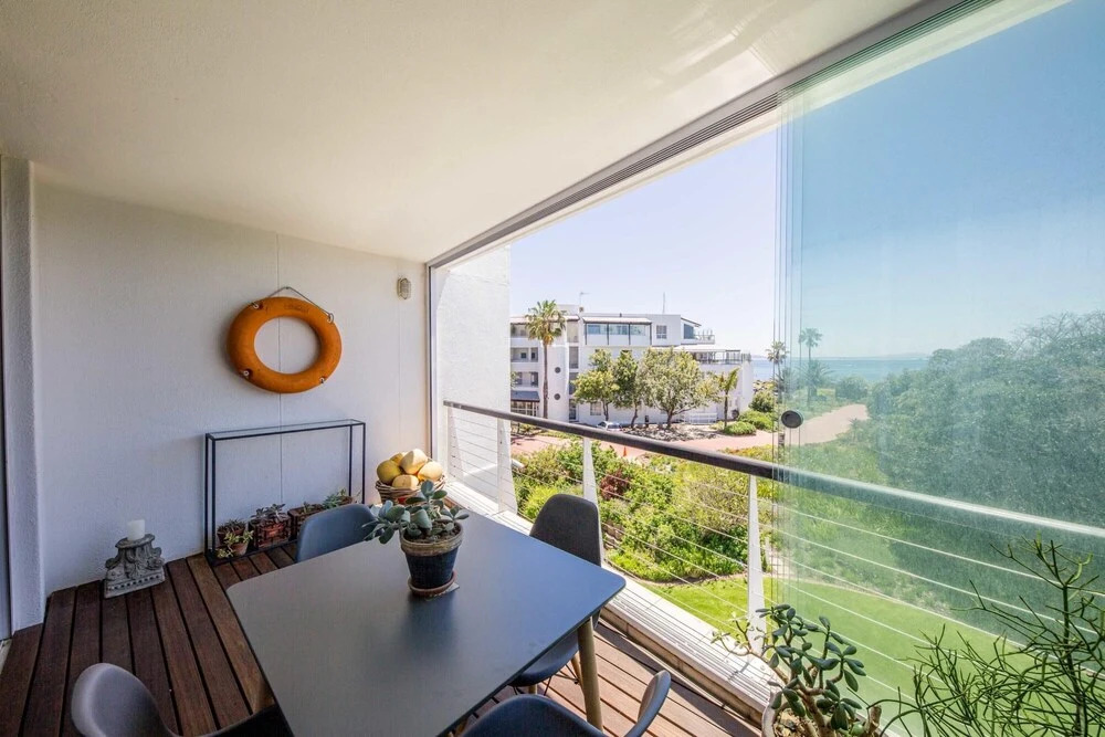 Wonderful Secure Apartment Walking Distance to Waterfront African Anchor