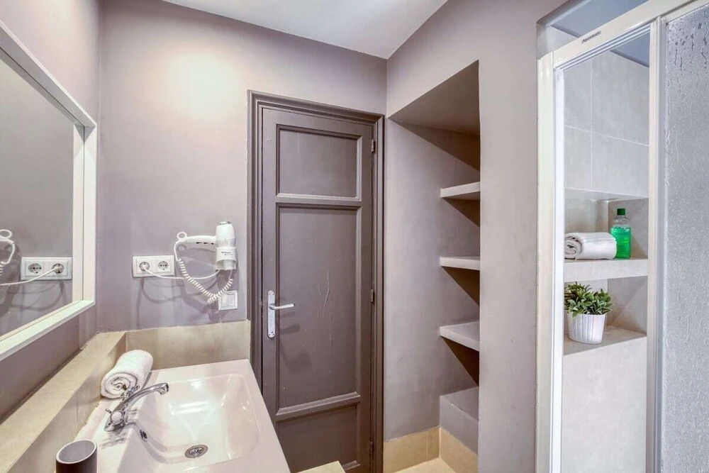 Lovely & Spacious 4bed Sleeps8 in BCN Center