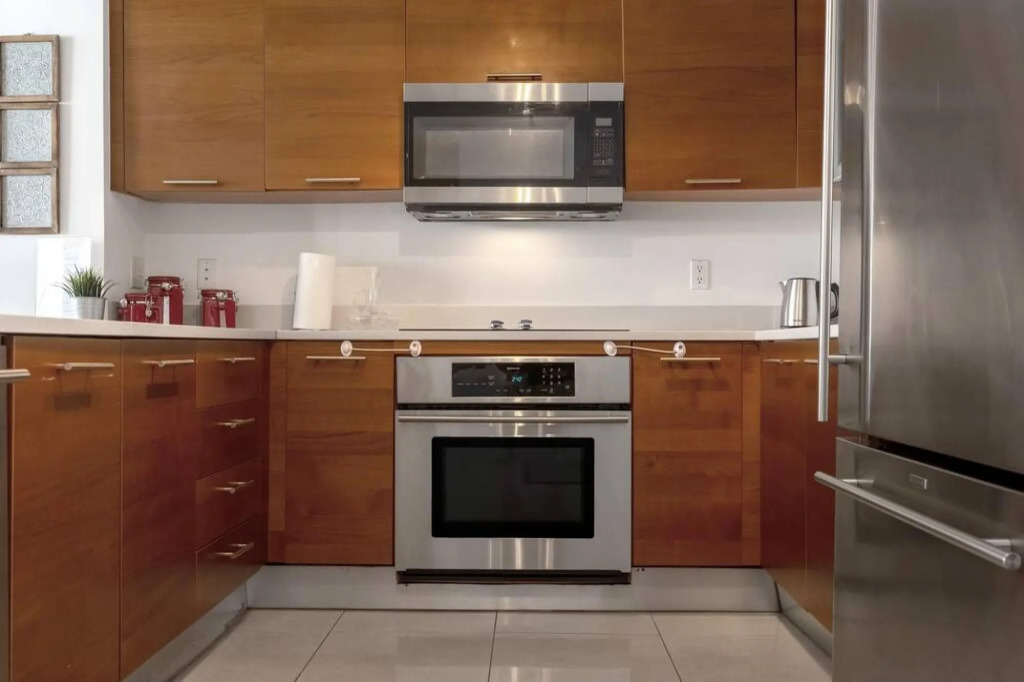 City Condo - In Midtown with pool and parking