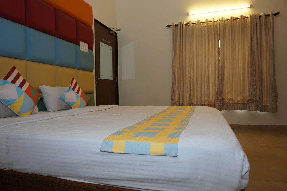OYO 19690 Home Luxury Farm Lonavala Lake