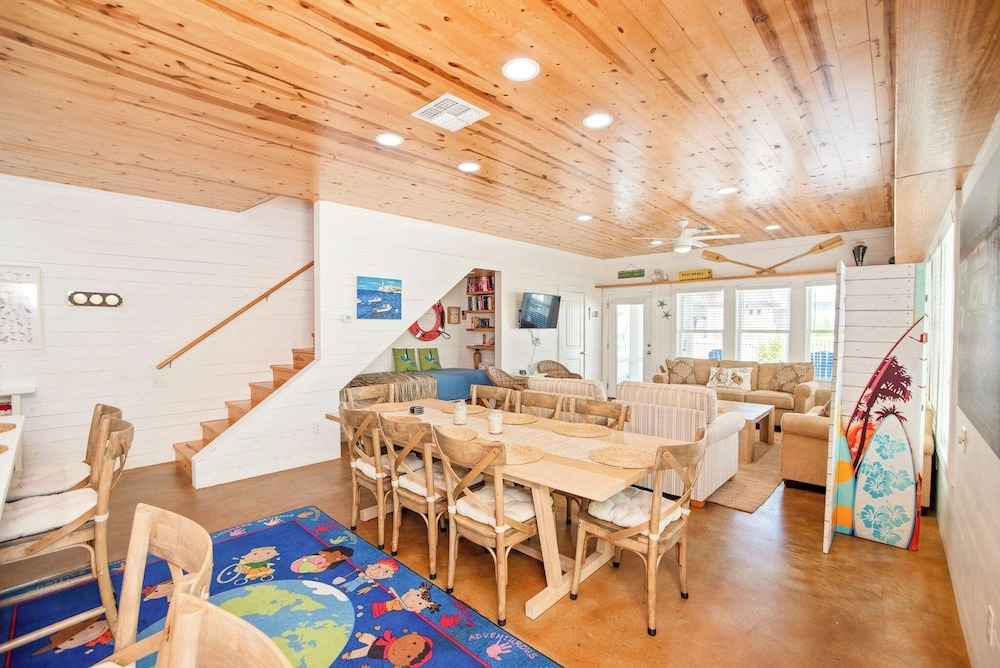 Bach Porch - Beach Gear Credit Included! 2 Shared Heated Pools