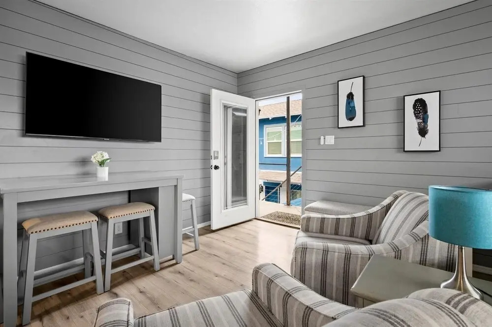 21 Chelsea Place 1 Bedroom Condo by RedAwning