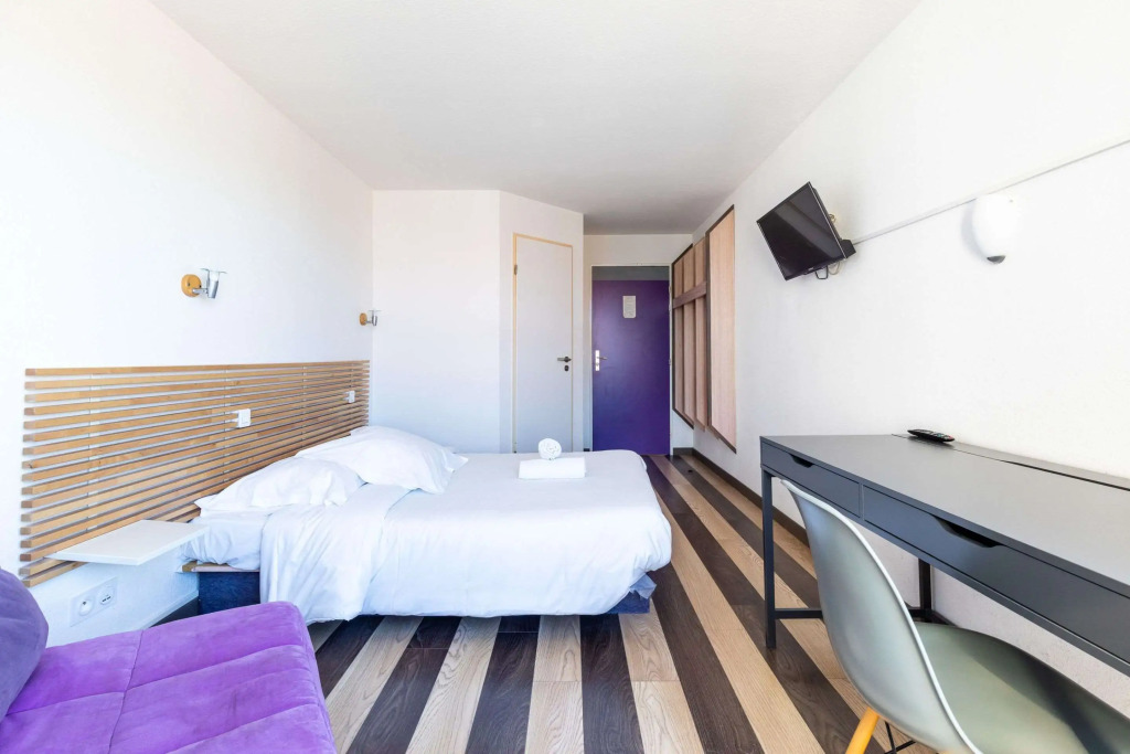 East Hotel 67