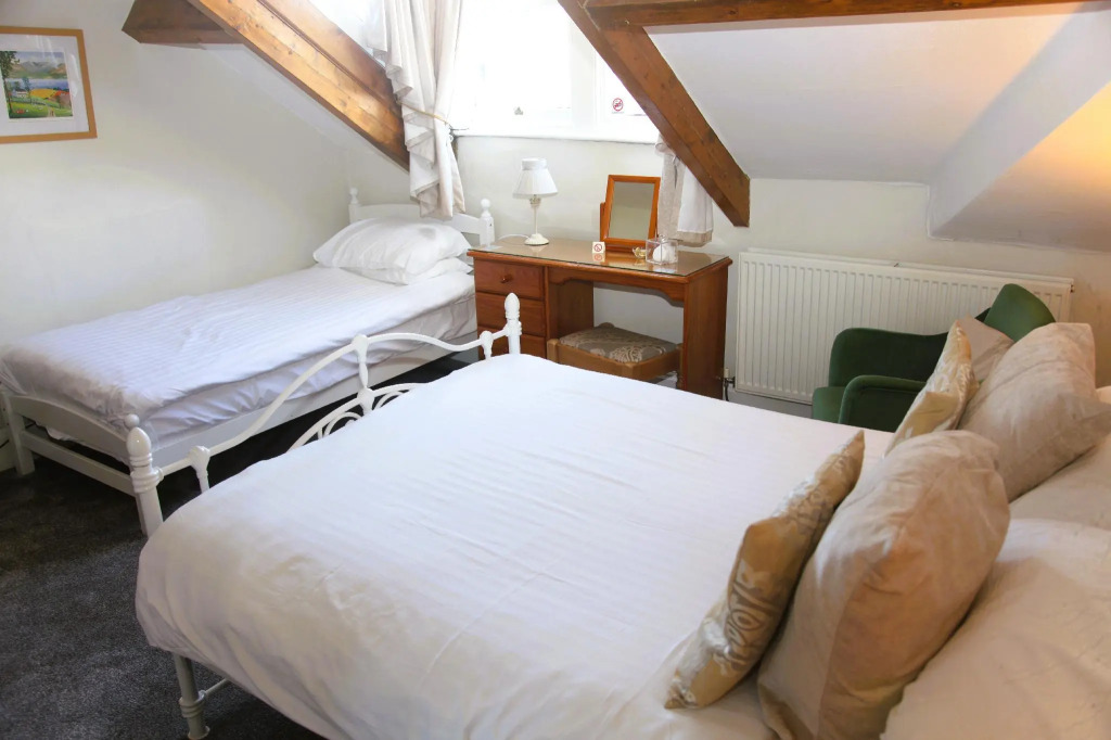 Kirkwood Guest House, free parking, electric car point