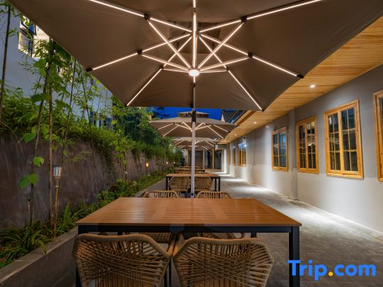 Mount Emei Jiuyue Homestay (Emeishan Scenic Area Zero Kilometer Branch)