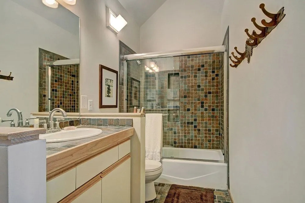 1926 Soda Springs Ii 3 Bedroom Townhouse by RedAwning