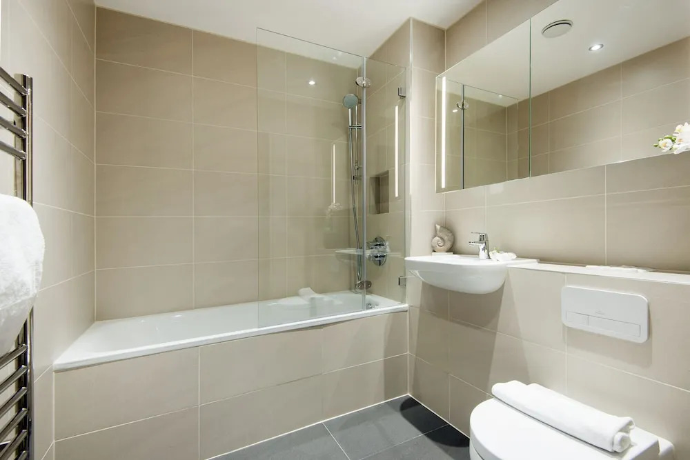 Awesome Aldgate City Apartment