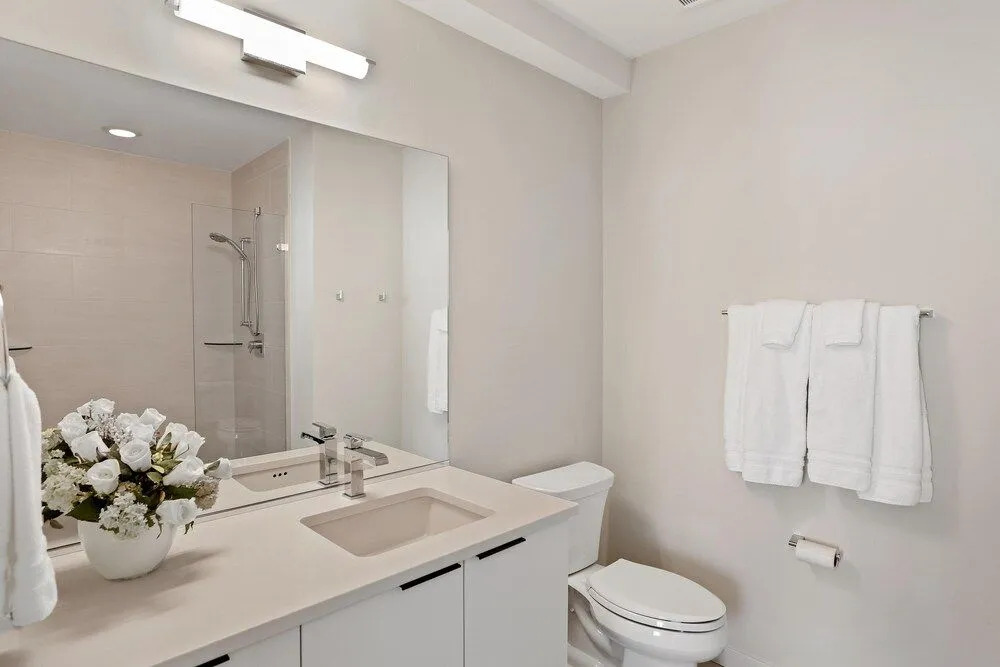 New Townhome With Stunning City and Mountain Views