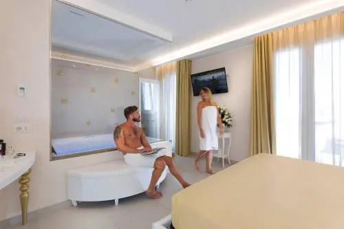 White Suite & Apartments