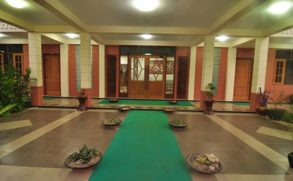 Royal Diamond Hotel