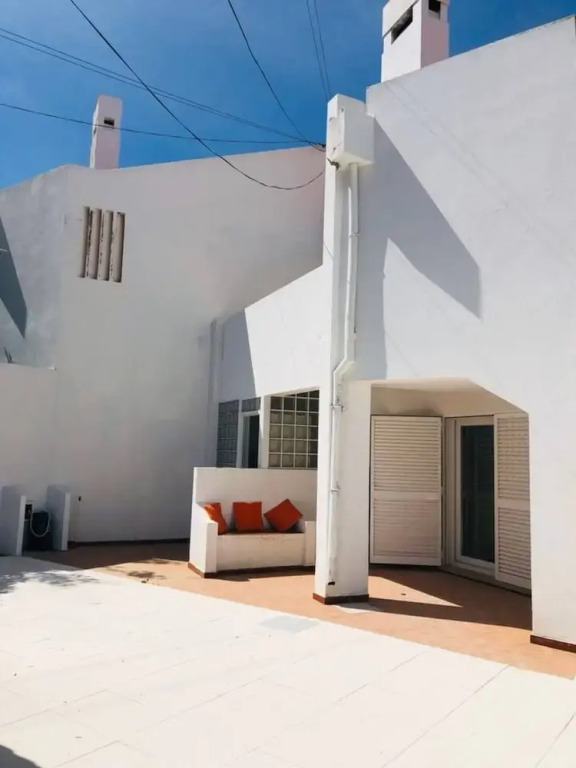 Remarkable 3-bed House in Albufeira