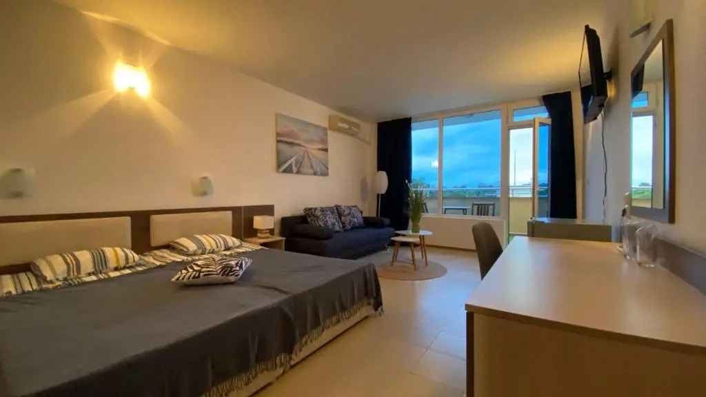 Large Studio Esperanto 403