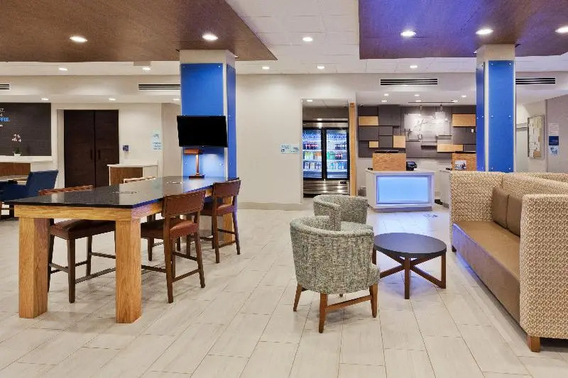 Holiday Inn Express and Suites FAYETTEVILLE