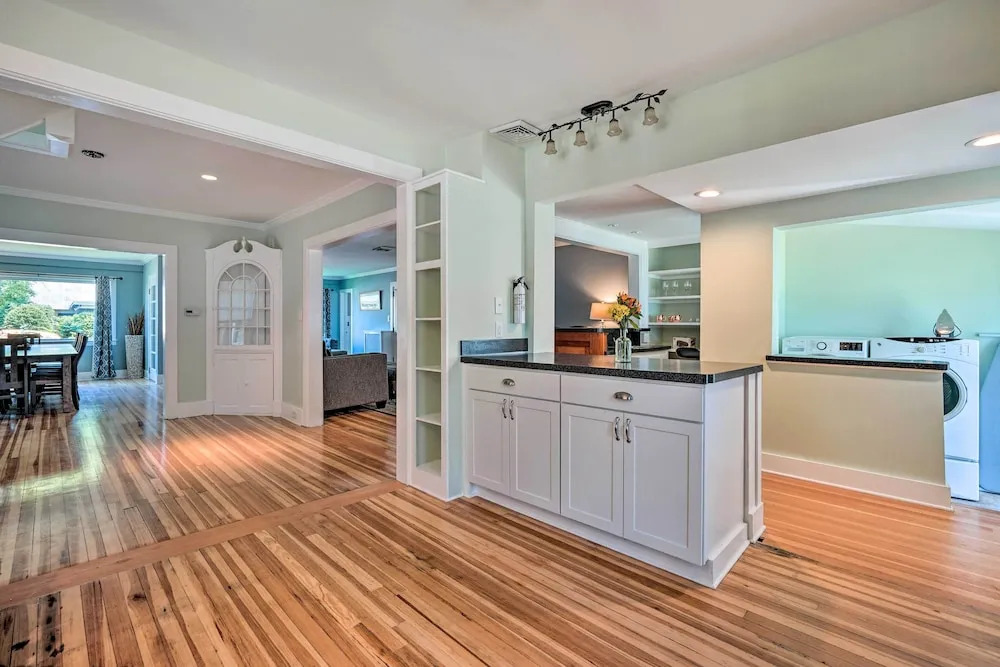 Downtown Retreat w/ Grill, Fire Pit & Wet Bar