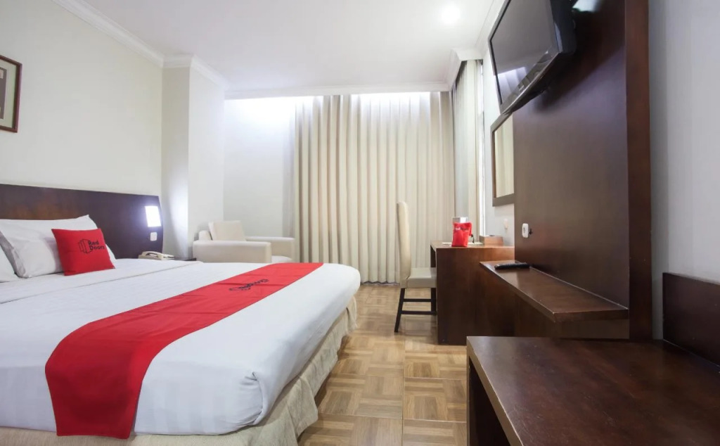 RedDoorz Plus @ Surabaya City Center