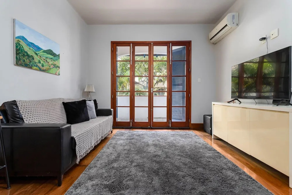 Close to the Underground and 10 Minutes From the Beach Mfb302