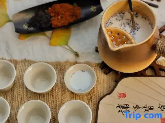 Xianju Chun and Qingxi Homestay