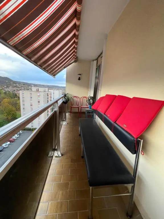 Appartement entier "Meublé le Sancy" proche de toutes commodités