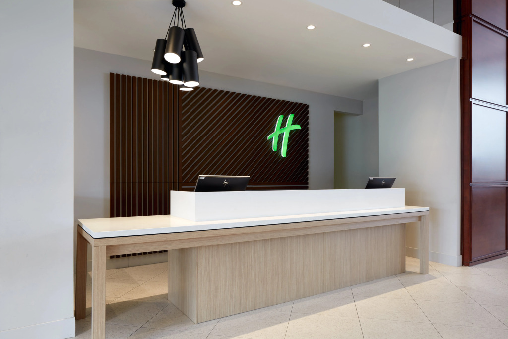 Holiday Inn & Suites Montreal Airport by IHG