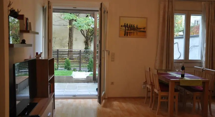 Hauptbahnhof Apartment Minh Nan