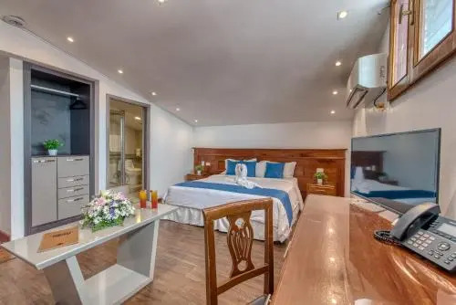 Swans Cay Hotel