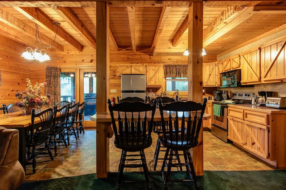 Douglas Lake Hilltop Hideaway
