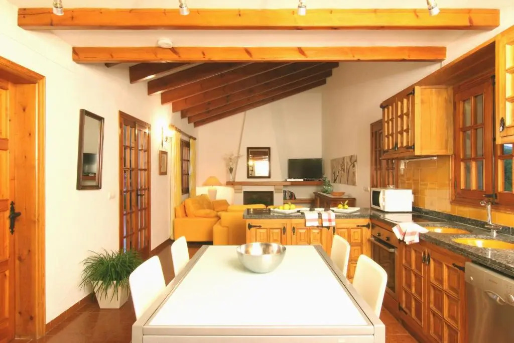 Roig Miquel Beatiful house just 10m driving from Pollensa