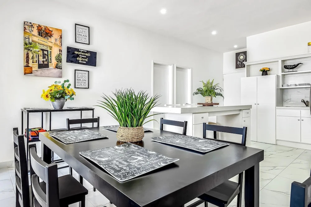 Dog-friendly Home 3 Rows to Beach With Rooftop Deck, Pool, hot Tub, & Kitchen