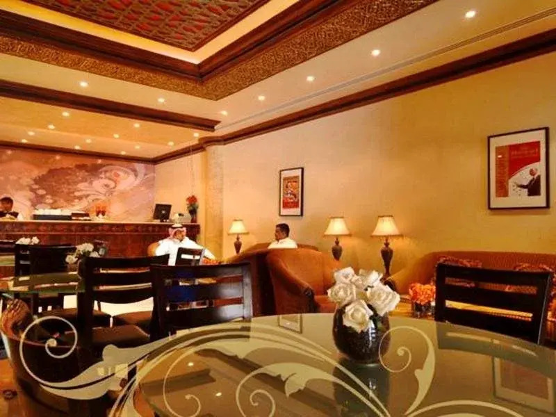 Royal Hotel & Suites
