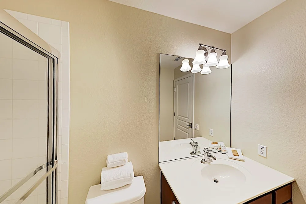 Windsor Hills Oasis: Private Pool, Spa & Game Room 6 Bedroom Home