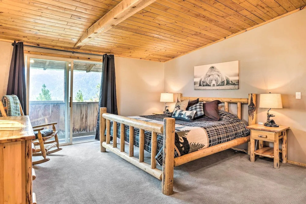 Peaceful Cabin w/ Mtn + River Views, Fire Pit