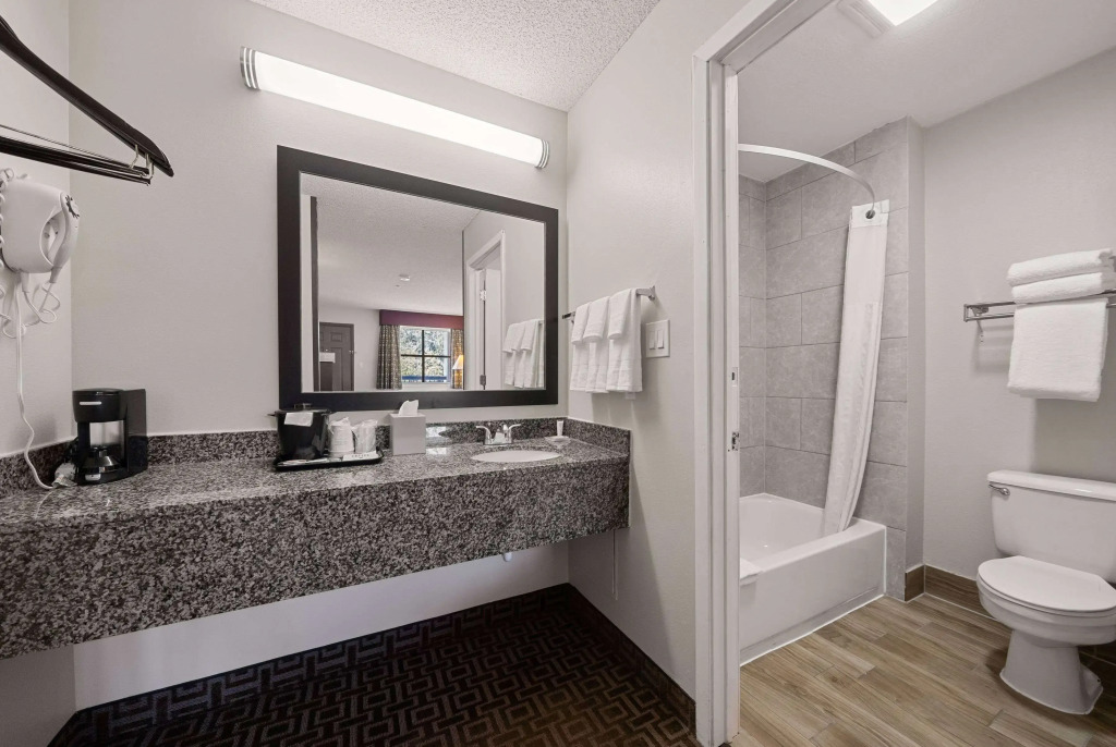 Days Inn by Wyndham Round Rock