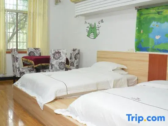 OYO Changde These Years Themed Hotel (Wenli College)