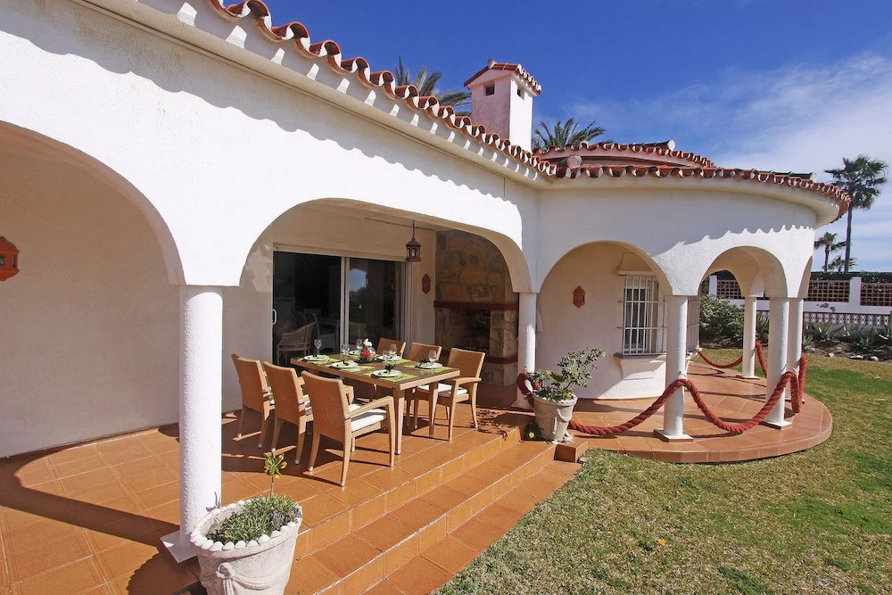 1100 Beachfront 1.Line Villa Marbesa Large Garden-Pool