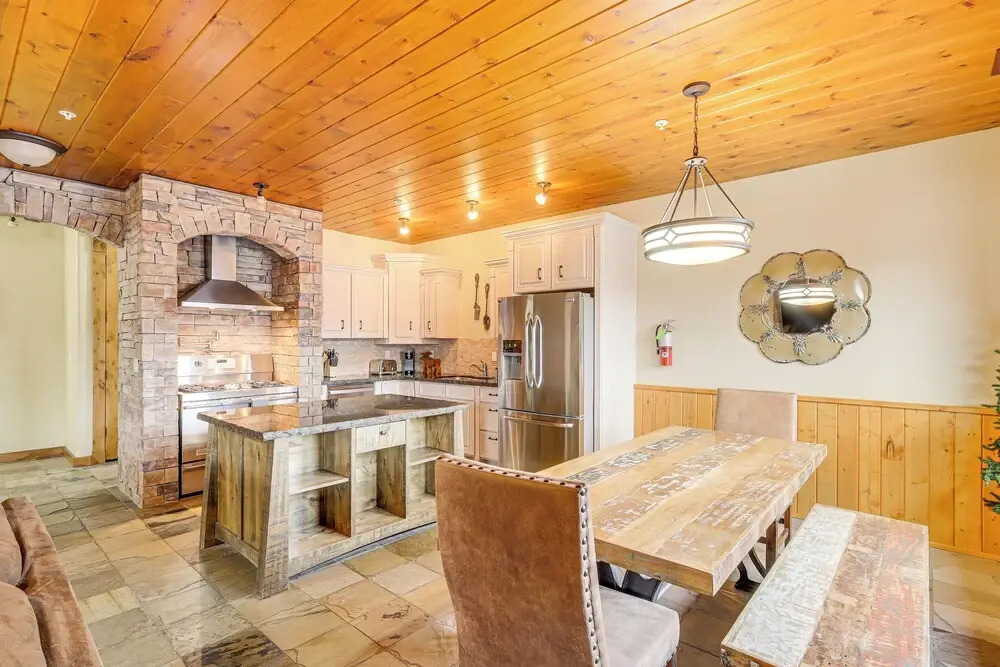Walkable Condo in Dtwn Mccall! Lake View + Balcony