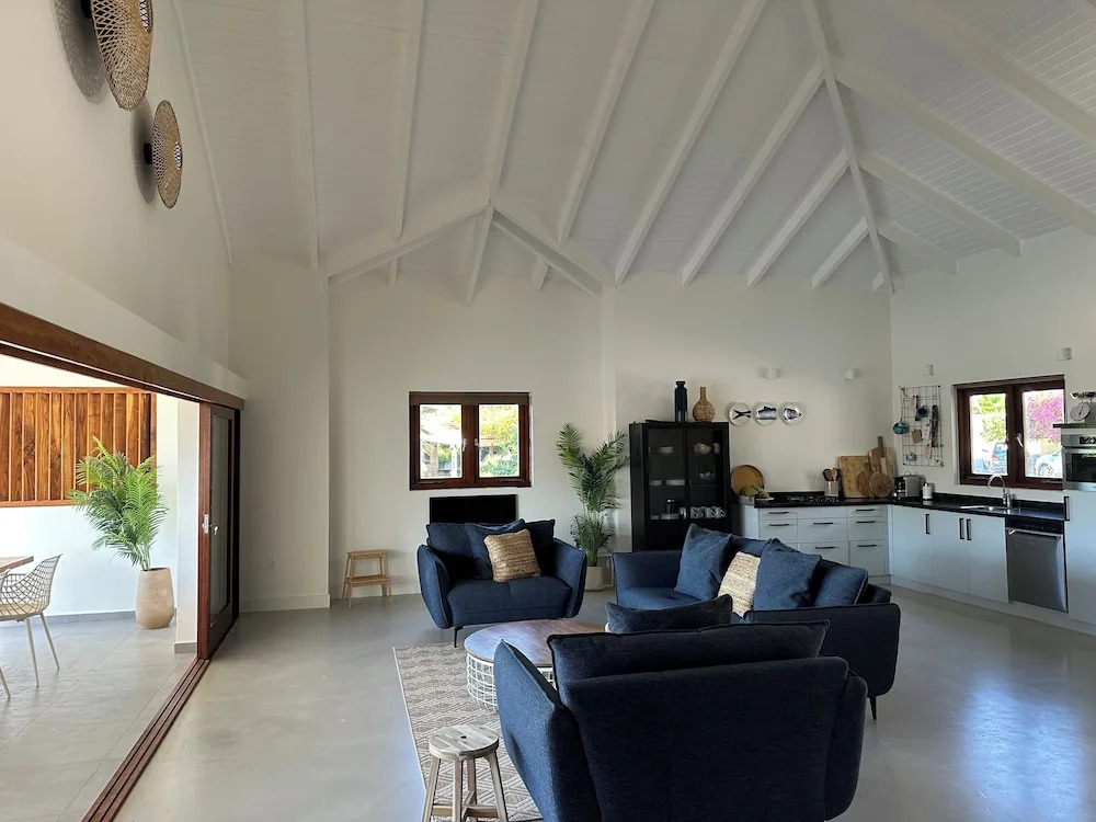 Villa Blou, steps from the Jan Thiel Beach