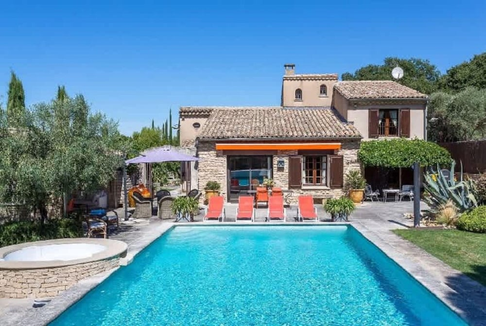 Villa Near Avignon With Separate Suites
