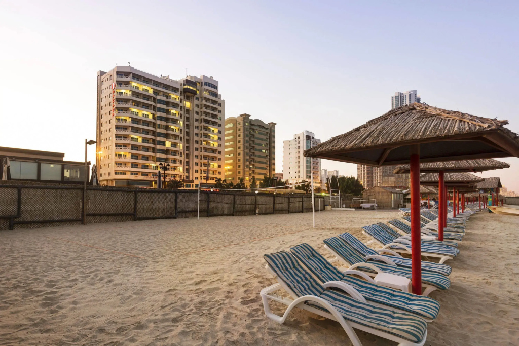Отель Ramada By Wyndham Beach Ajman