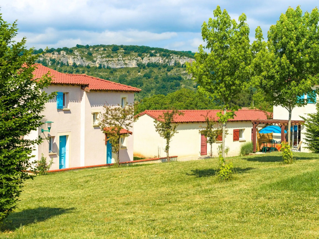 Comfortable holiday home with a terrace nearby river the Lot