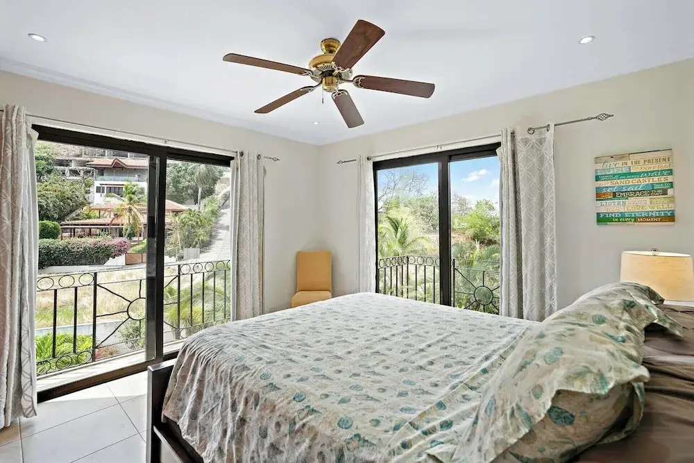 Stylish Flamingo Condo with Ocean Views, Renovated Kitchen & Walkable Beach Access