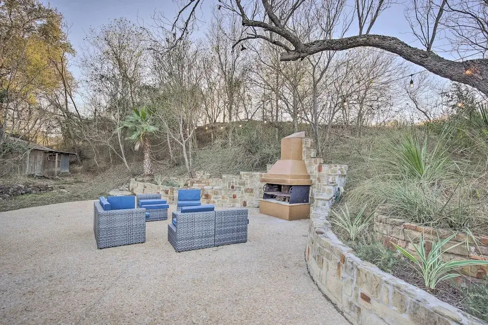 Hill Country Retreat! Castroville Cottage w/ Views