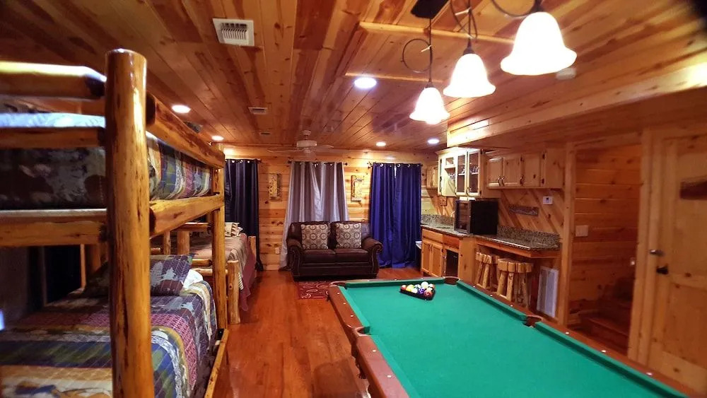 Brokenbowadventures.com