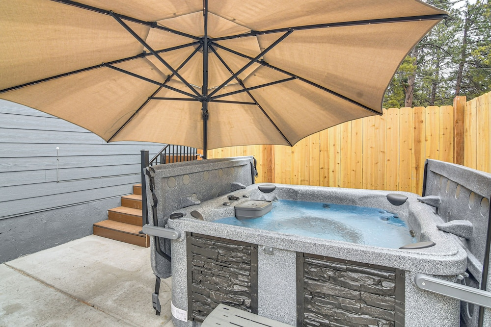 Hike & Fish: Group Getaway w/ Hot Tub in Bailey!