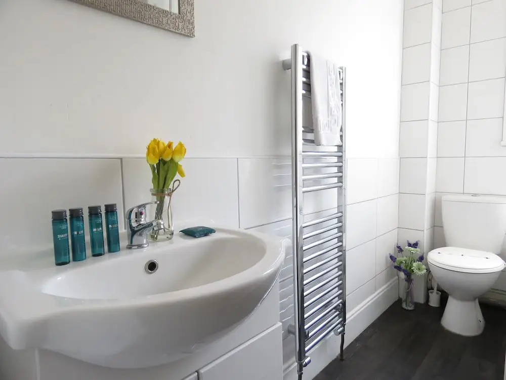 Tudors eSuites Coventry Townhouse Private Garden Free Parking