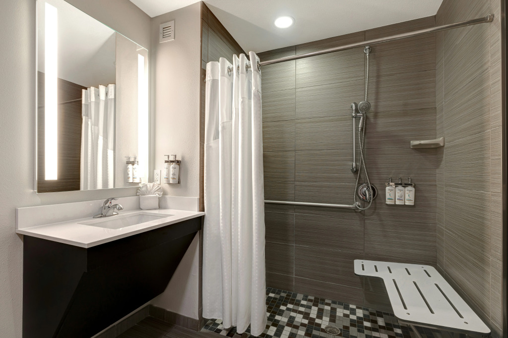 Holiday Inn Express & Suites - Kansas City KU Medical Center by IHG