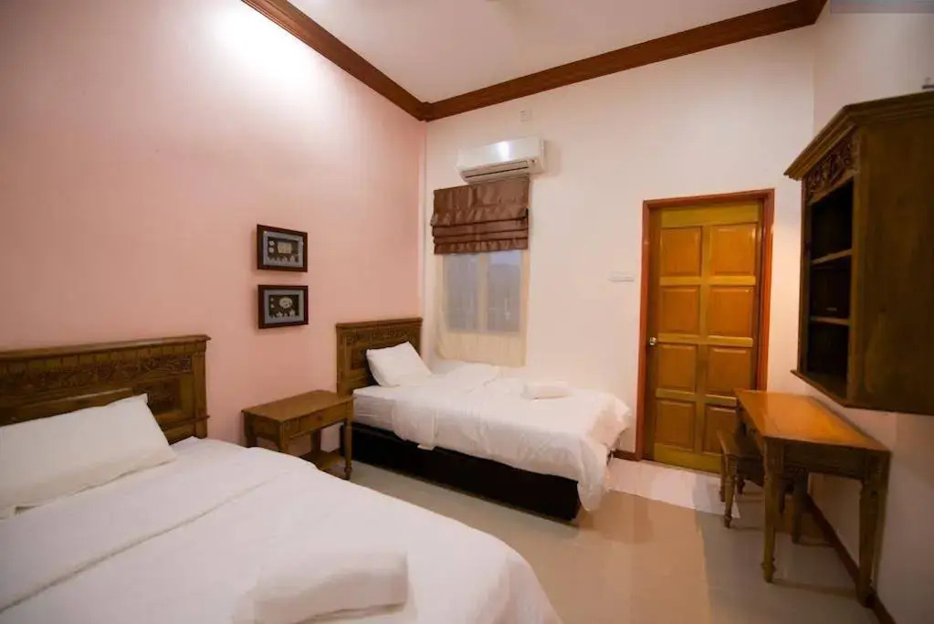 Pak Raja Villas