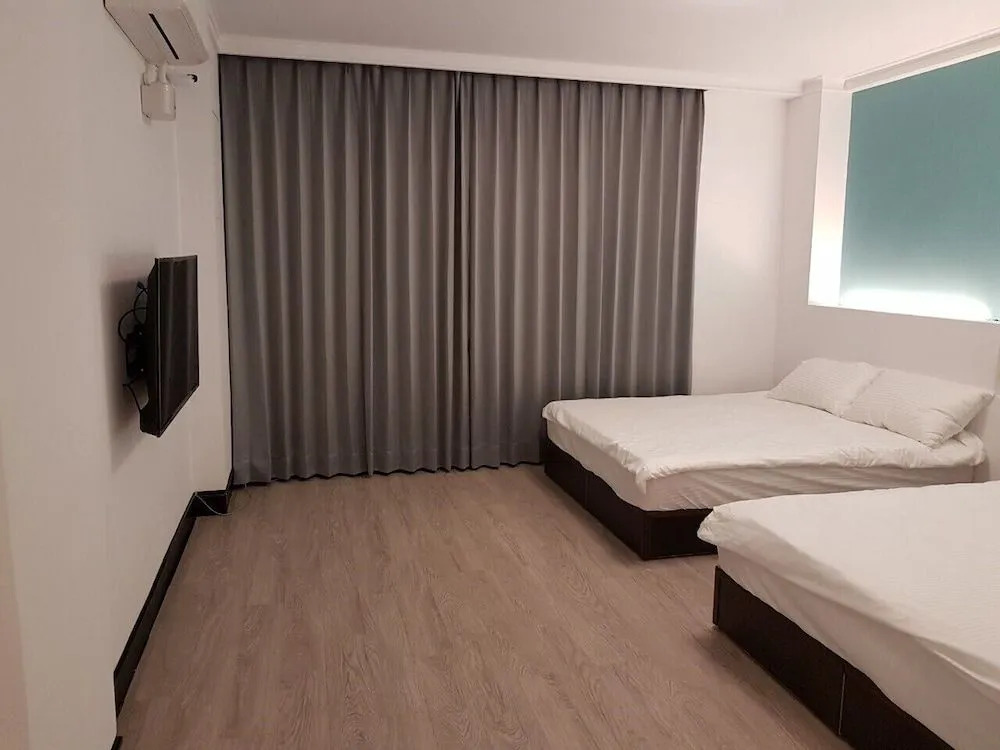 Utopia Hostel